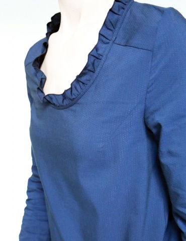 Bohème blouse in elegant midnight blue fabric by France Duval Stalla, focus on neckline with flounce