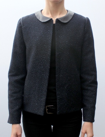 Claudie jacket in natte fabric in shades of blue, with a brown leather Peter Pan collar, front view