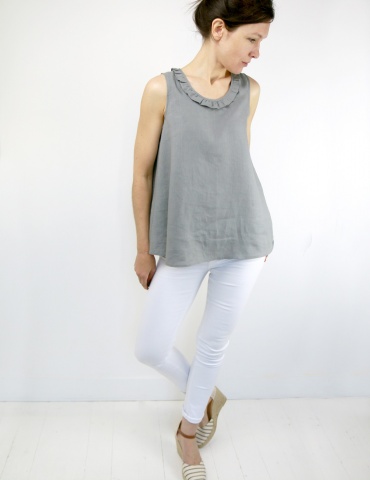 Alizé tank top with neckline flounce, in grey linen, front view full-length