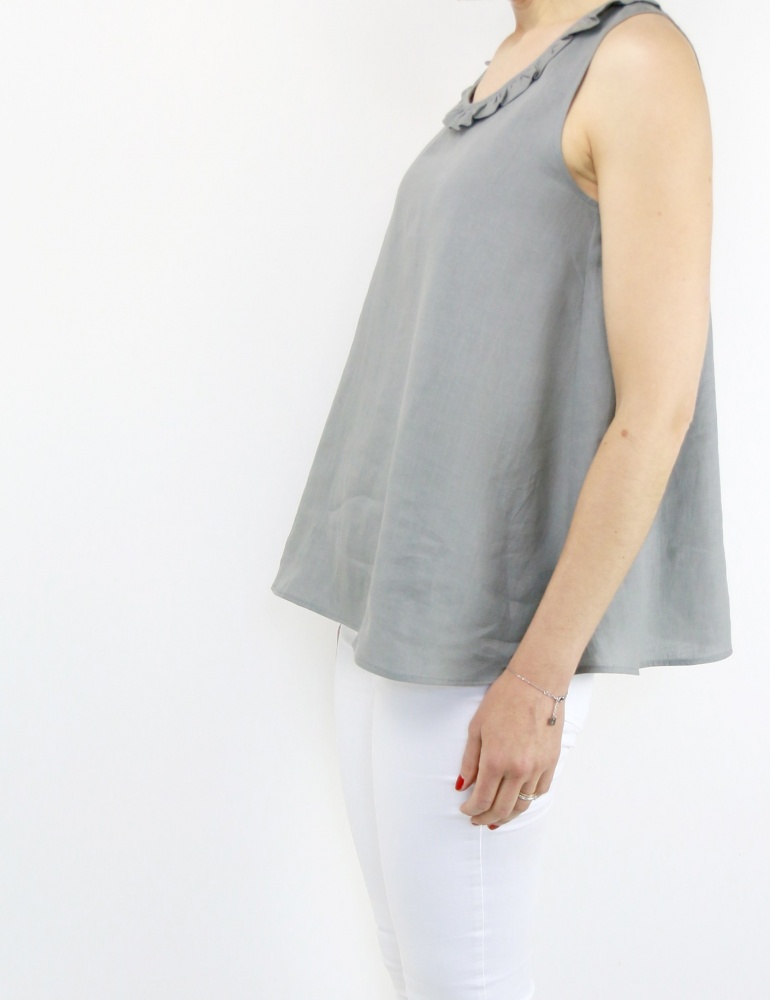 Alizé tank top with neckline flounce, in grey linen, profile view American shot